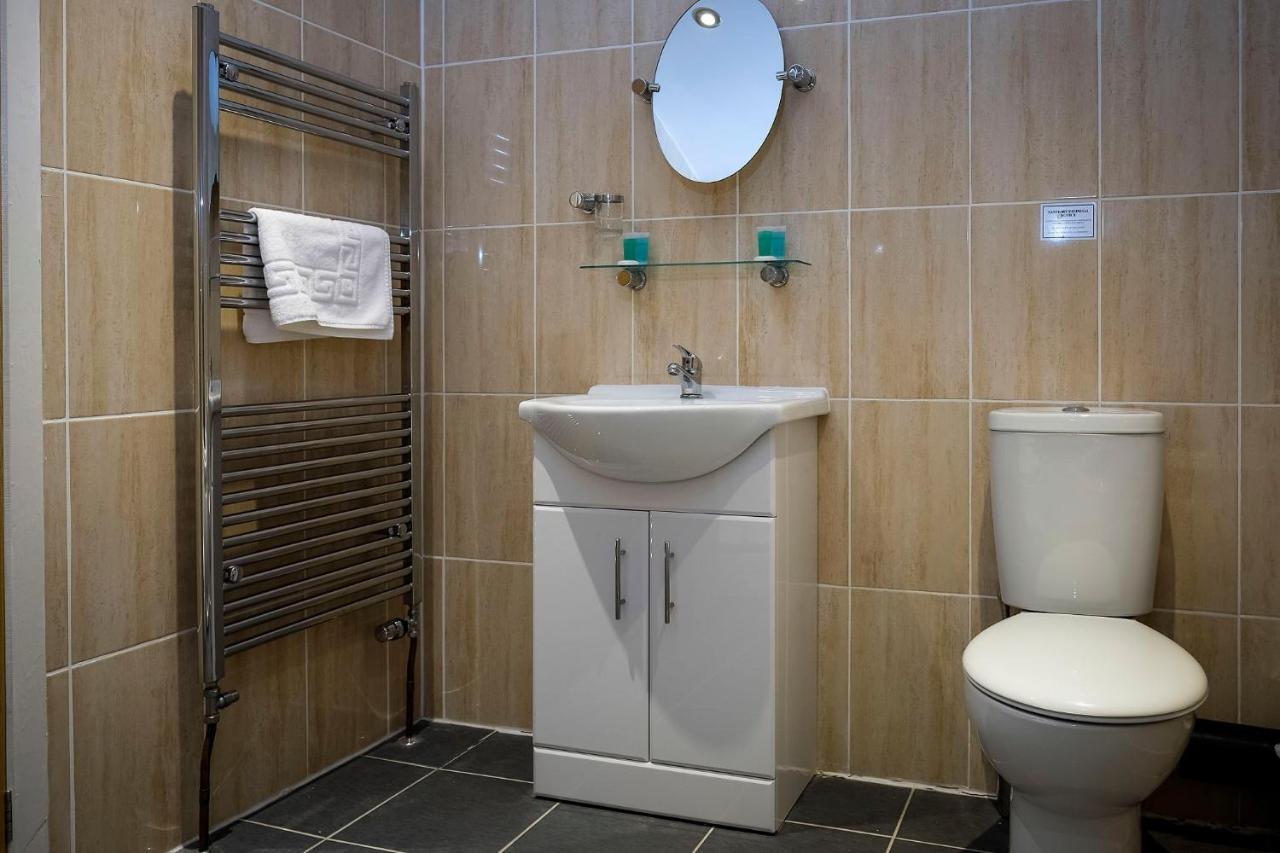 The R Inn Hotel Desborough Екстериор снимка