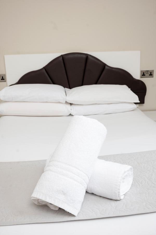 The R Inn Hotel Desborough Екстериор снимка