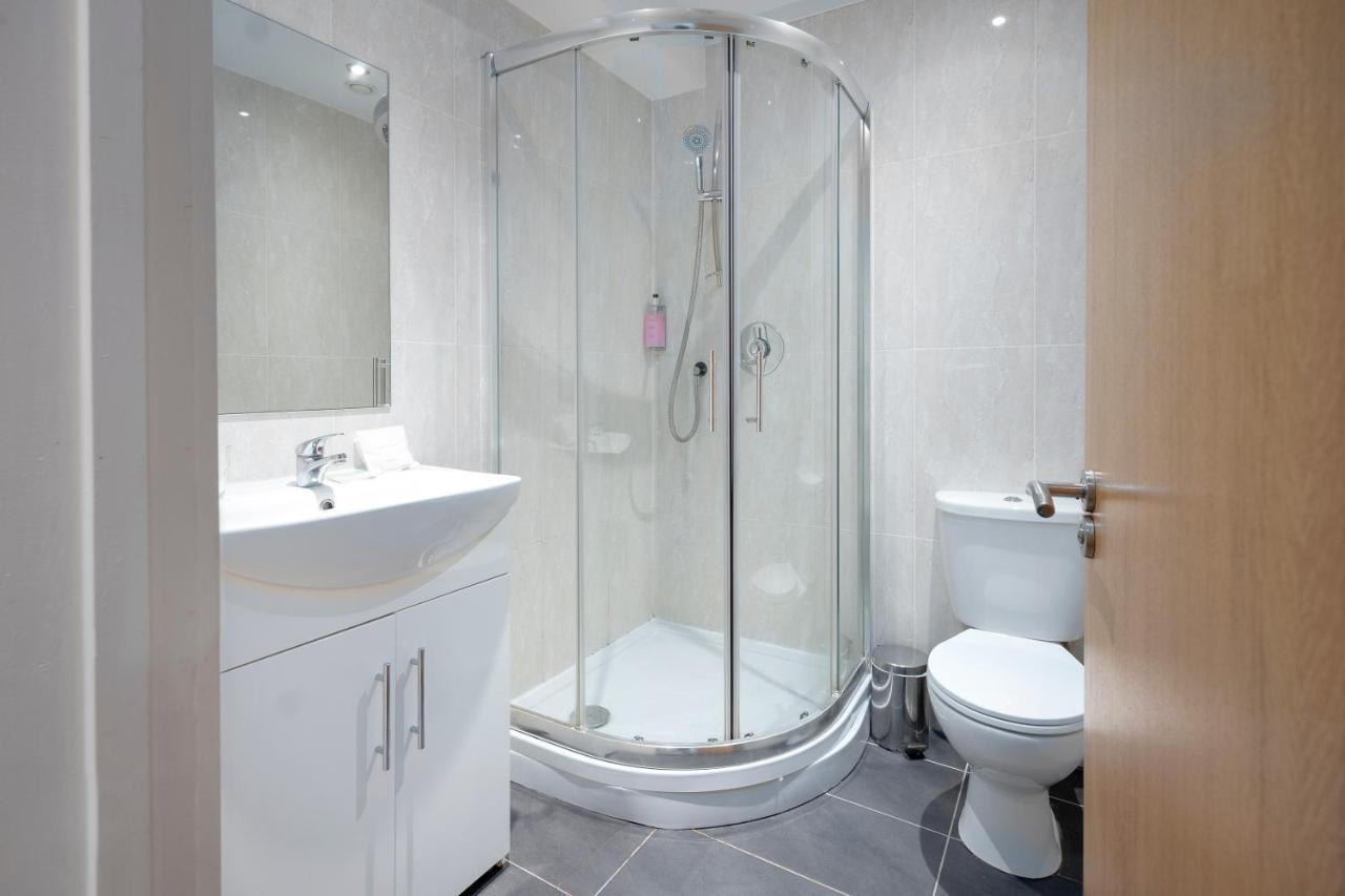 The R Inn Hotel Desborough Екстериор снимка