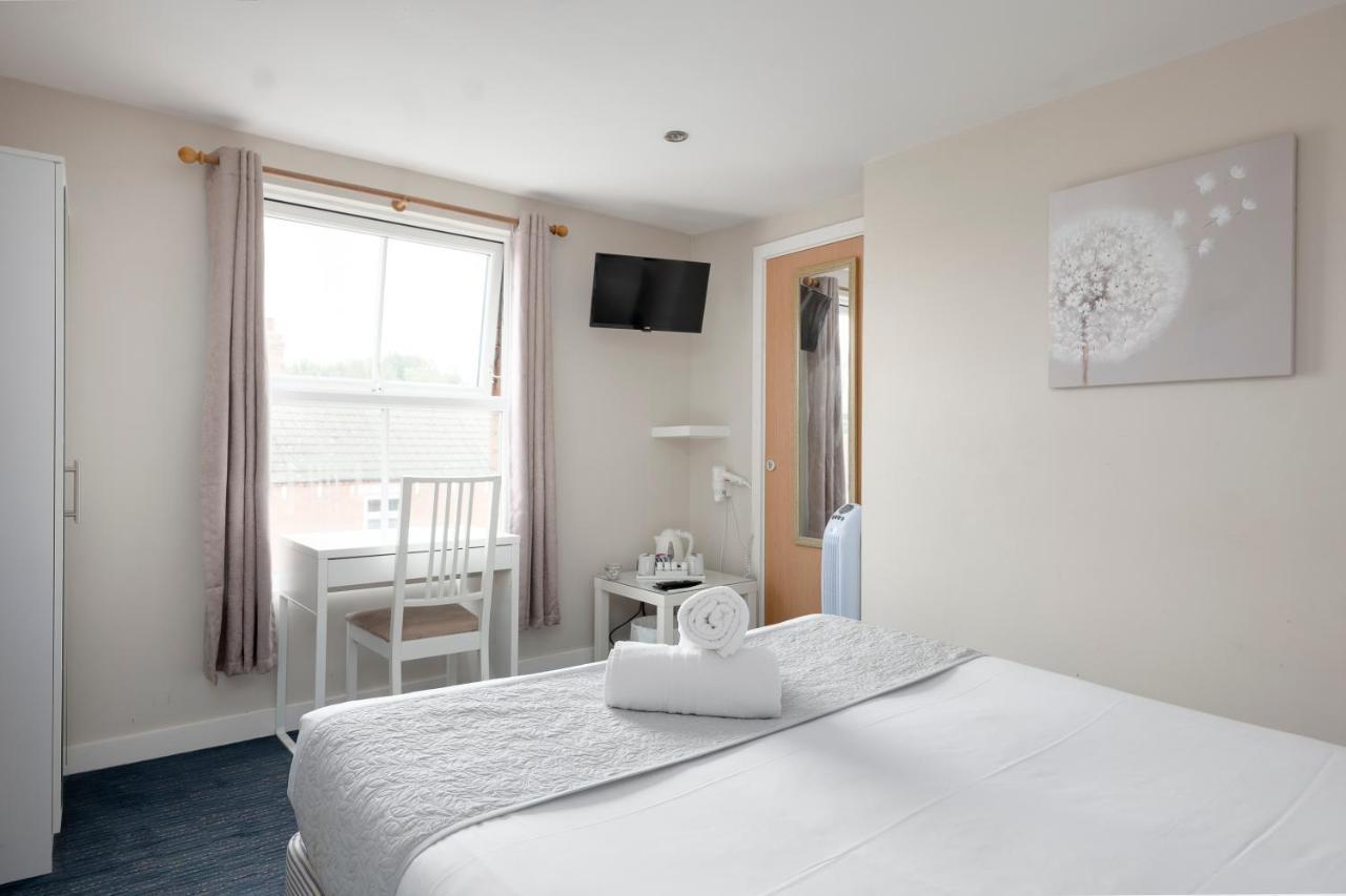 The R Inn Hotel Desborough Екстериор снимка
