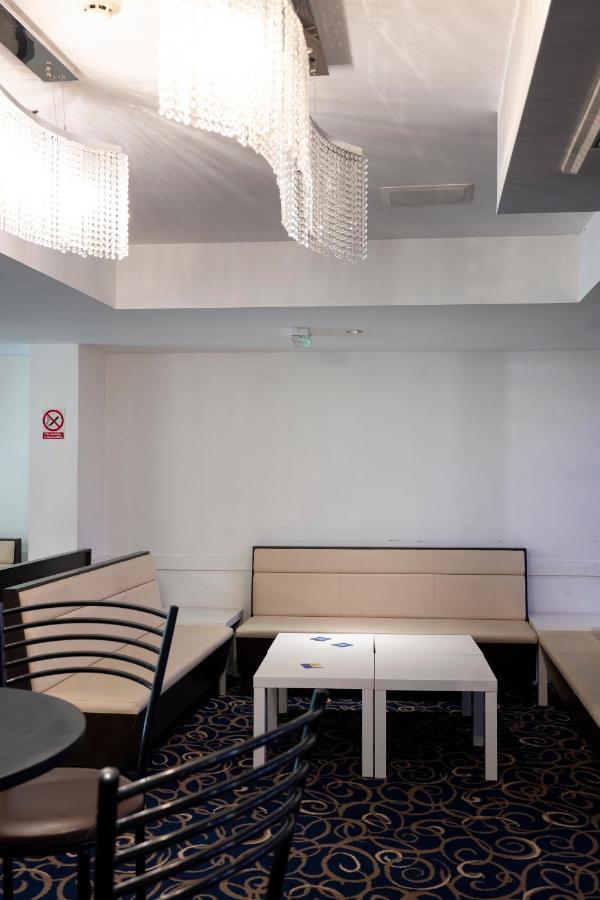 The R Inn Hotel Desborough Екстериор снимка